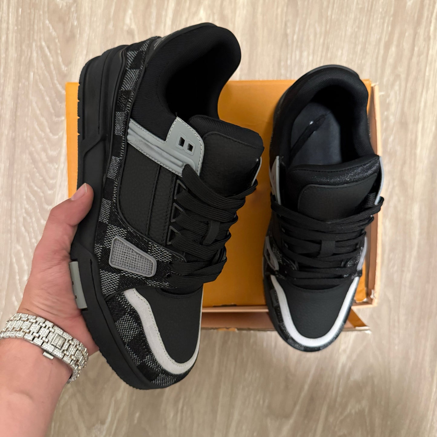 Black Trainer